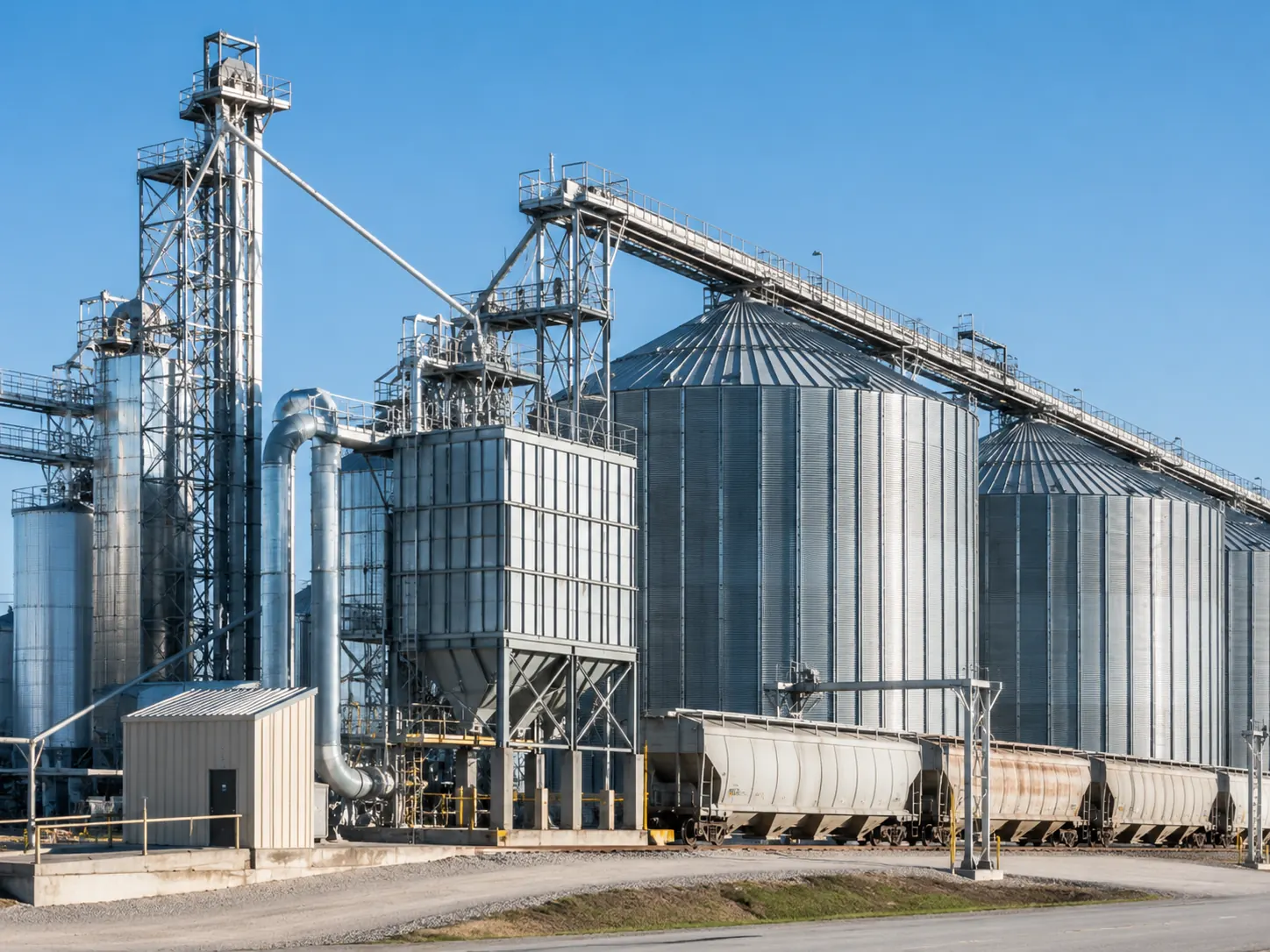 Grain and feed milling facility with silos, conveyors and dry bulk handling equipment